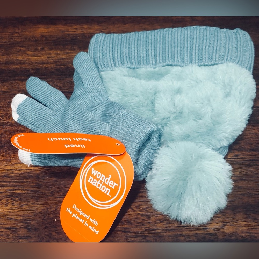 Girl 2pcs  Beanie Fur Lined Tech Touch Glove set mint. One size.